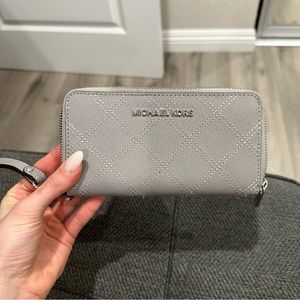 Michael Kors wallet / wristlet